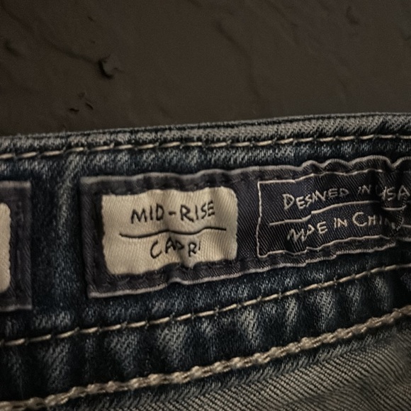 Miss Me Capri Jeans - Picture 3 of 6